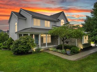 3801 Wingtip Ct, Lake Orion, MI 48360