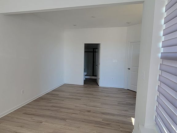 5th image of 324 Andrew Ct