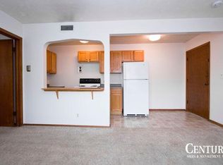 1220 F St #24, Lincoln, NE 68508