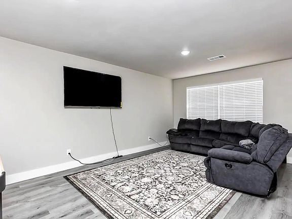 3rd image of 525 Avenue I