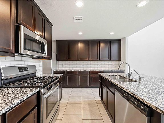 5th image of 703 Autumn Flats Way