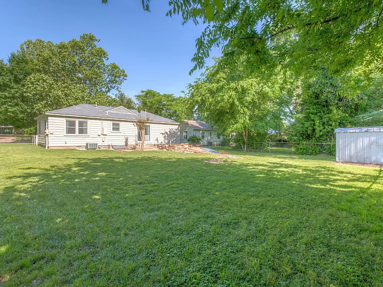 1621 S Ash Pl — Photo 29