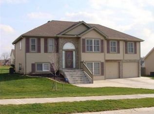 3905 Richmond Dr, Leavenworth, KS 66048