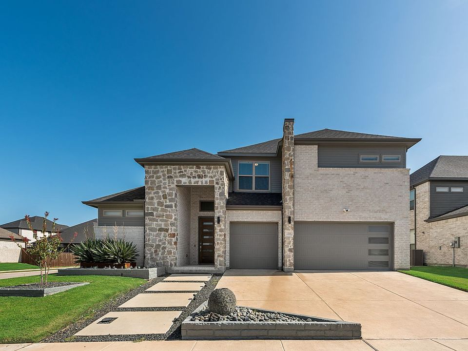 1st image of 211 Coyote Creek Dr