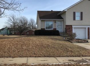 1432 E Penrose Ln, Olathe, KS 66062