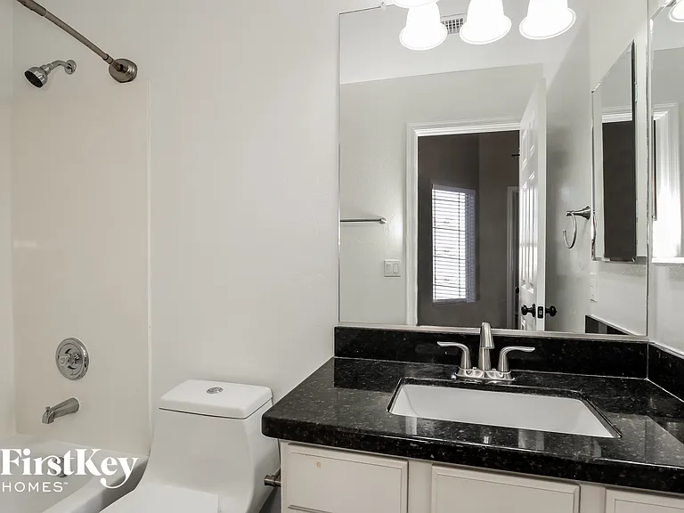 11029 W Almeria Rd — Photo 13