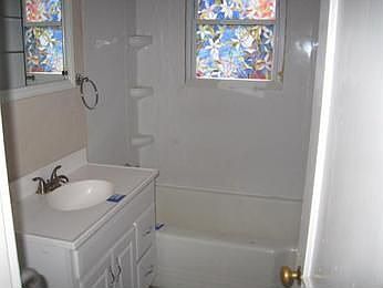 4th image of 636 Sterling St