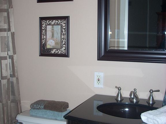 3rd image of 2611 Nassau Ave