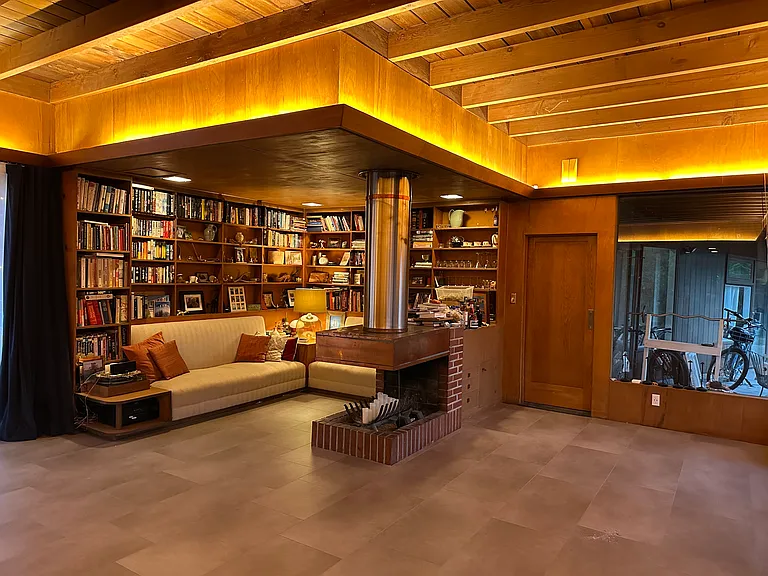 Lakewood Cir — Photo 1