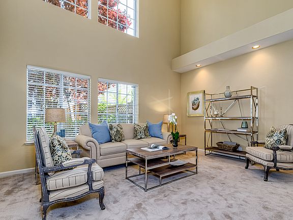 4th image of 310 W Meadows Ln