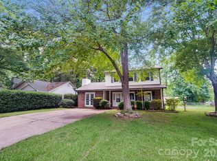 900 Highland Mist Ln, Charlotte, NC 28215