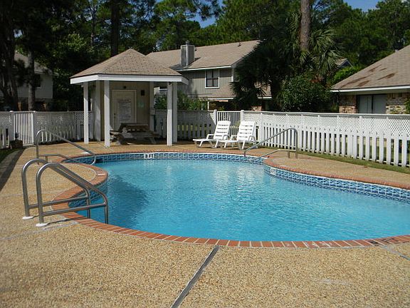5th image of 328 Clubhouse Dr APT 5B