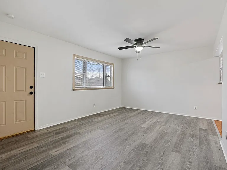 1406 E Pitman Ave — Photo 2