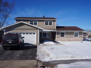 340 Dorchester Ln, Elk Grove Village, IL 60007