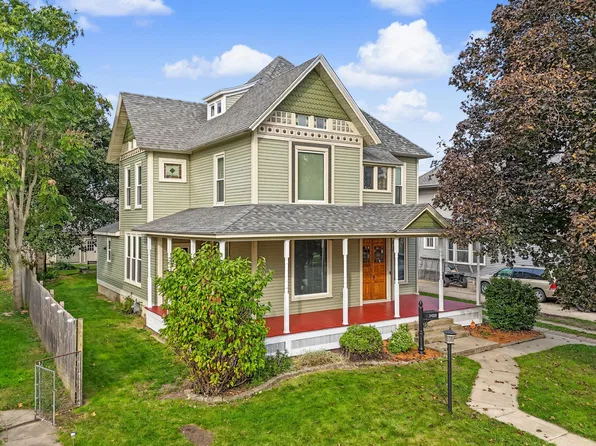210 N Center St, Marshalltown, IA 50158