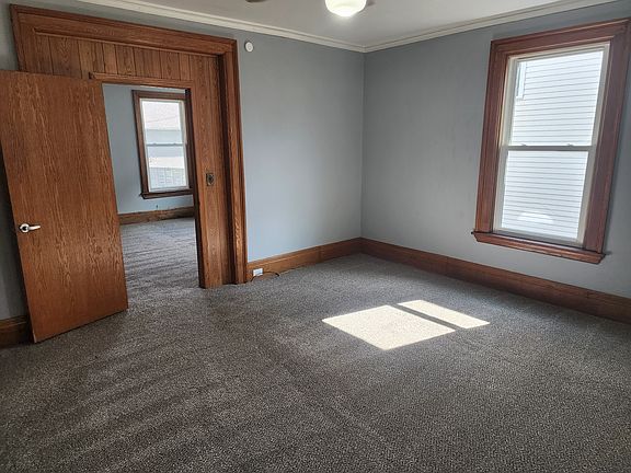 3rd image of 1017 N Court St #1