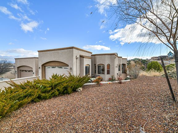 2nd image of 2207 Sequoia Dr