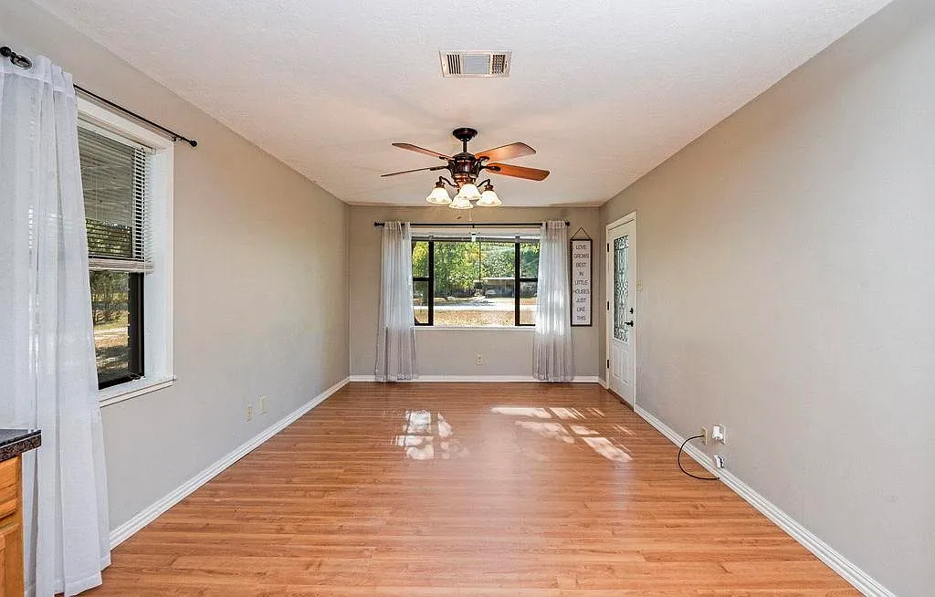 3 bed, 2.0 bath, 1038 sqft, $1,950 — Photo 3