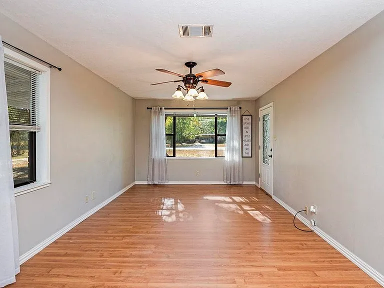 9438 FM 777 — Photo 3