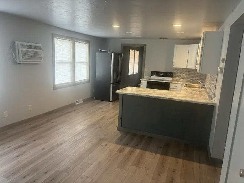 3 bed, 1.5 bath, $1,399 — Photo 2
