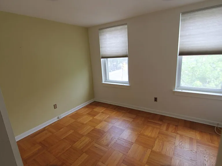 Guest room with window treatment