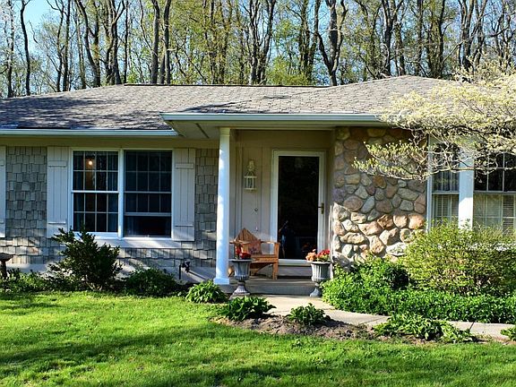 2nd image of 636 East Dr