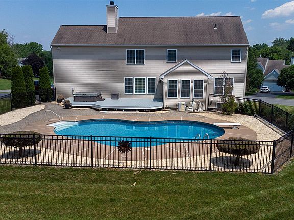 3rd image of 5 Moreland Dr