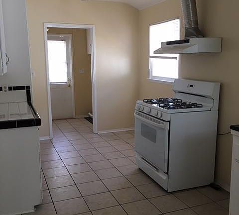 2nd image of 431 N Catalina St