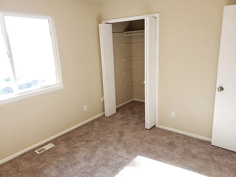 966 W Center St — Photo 10