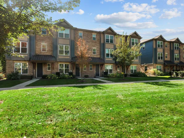 601 Broadway St #601, Libertyville, IL 60048
