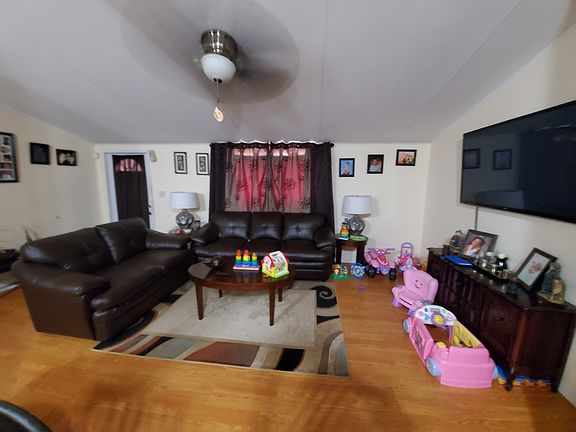 4th image of 410 S Nogal St