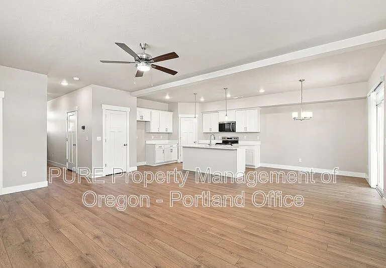 582 NE Alderwood Dr — Photo 19