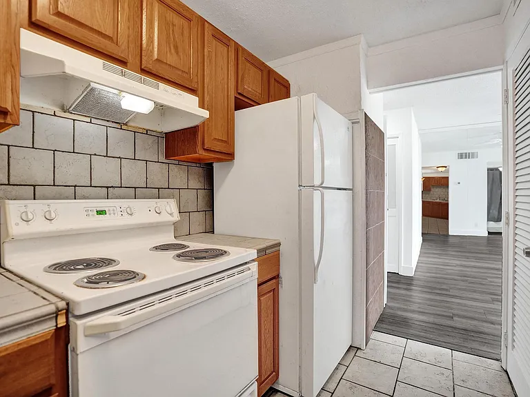 900 NE 18th Ave #1004 — Photo 7