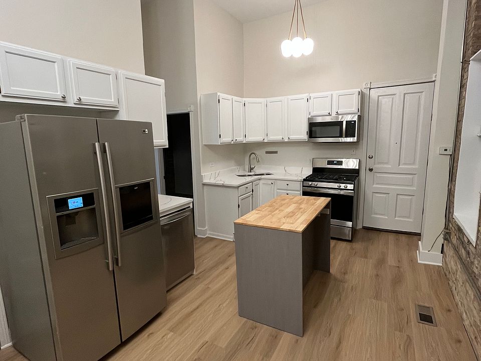 1st image of 1226 N Cleaver St APT 1M