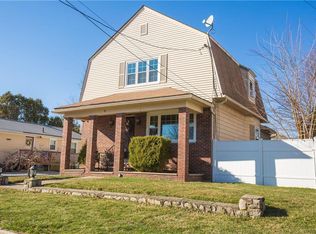 19 Brooks St, Cranston, RI 02920