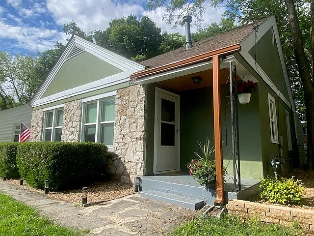 640 S Kentwood Ave — Photo 2