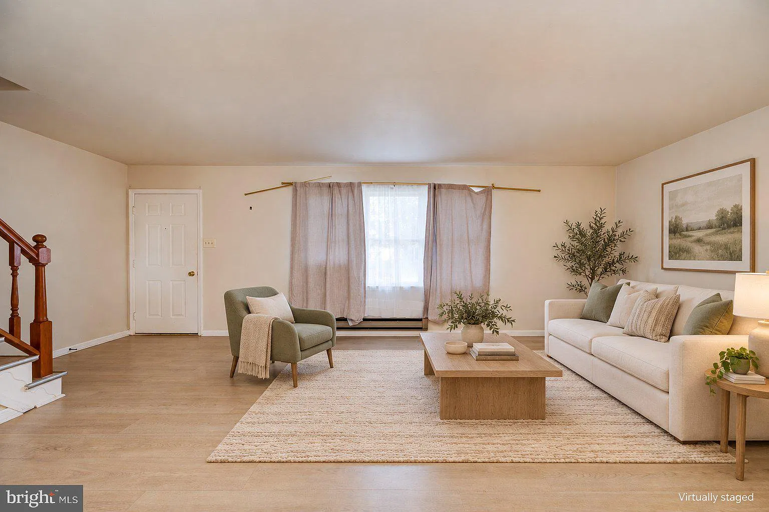 3 bed, 1.5 bath, 1188 sqft, $2,000 — Photo 3