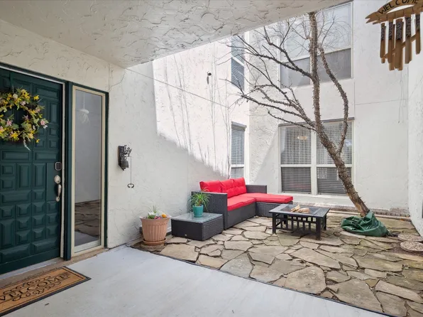 12550 Burninglog Ln, Dallas, TX 75243