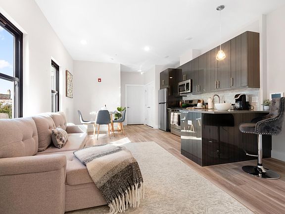 5th image of 89 Jordan Ave #604