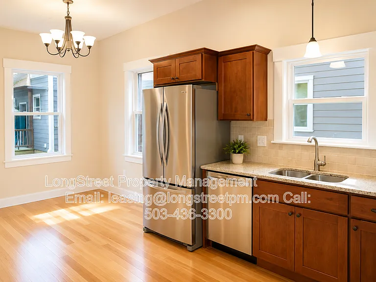 73 NE Graham St — Photo 7