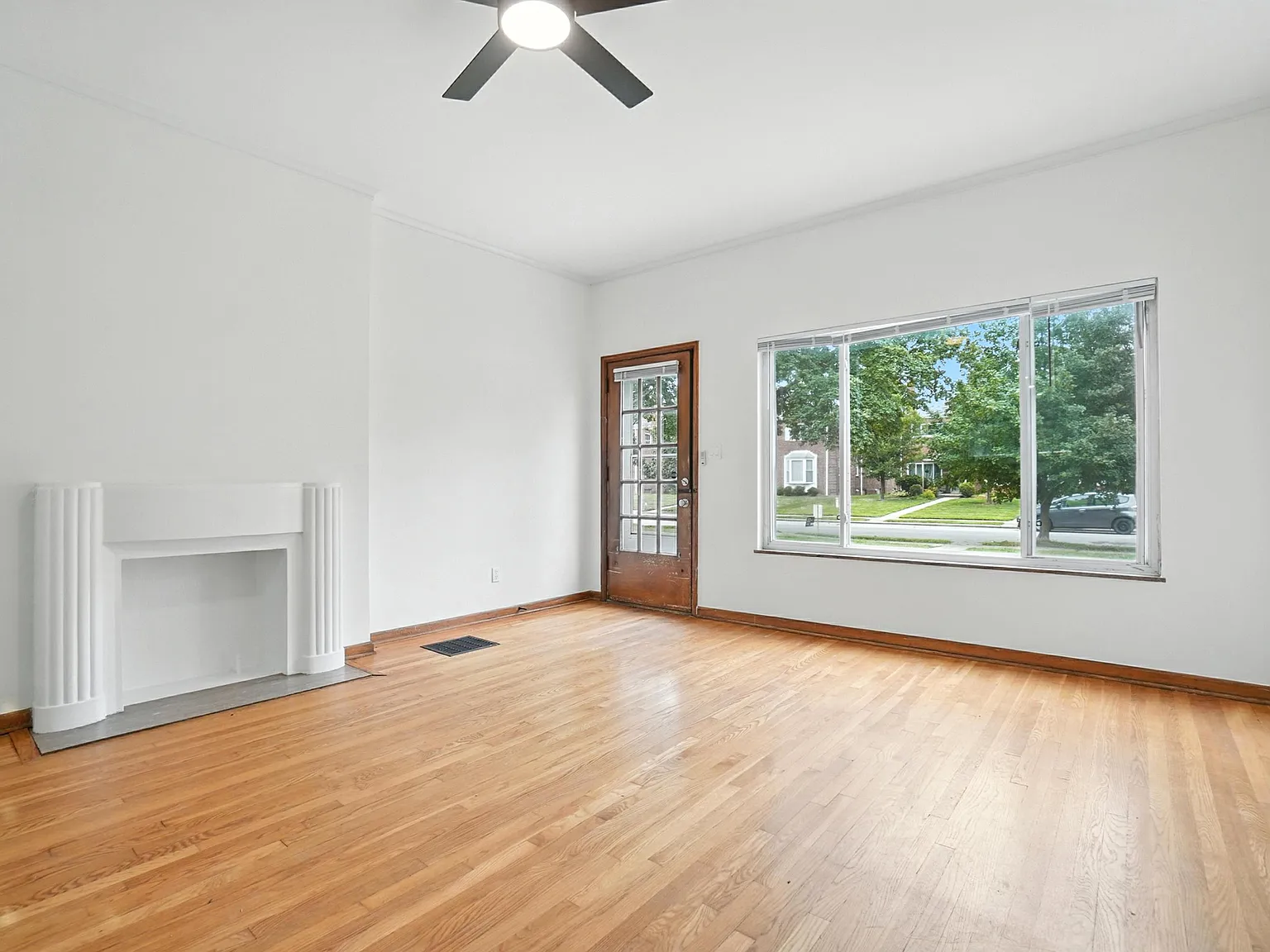 2 bed, 1300 sqft, $1,900 — Photo 3