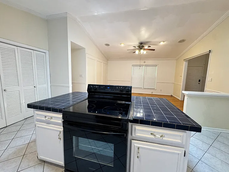 5121 W Wendover Ave — Photo 10