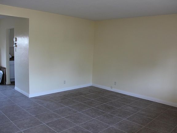 4th image of 634 W 7th Ave