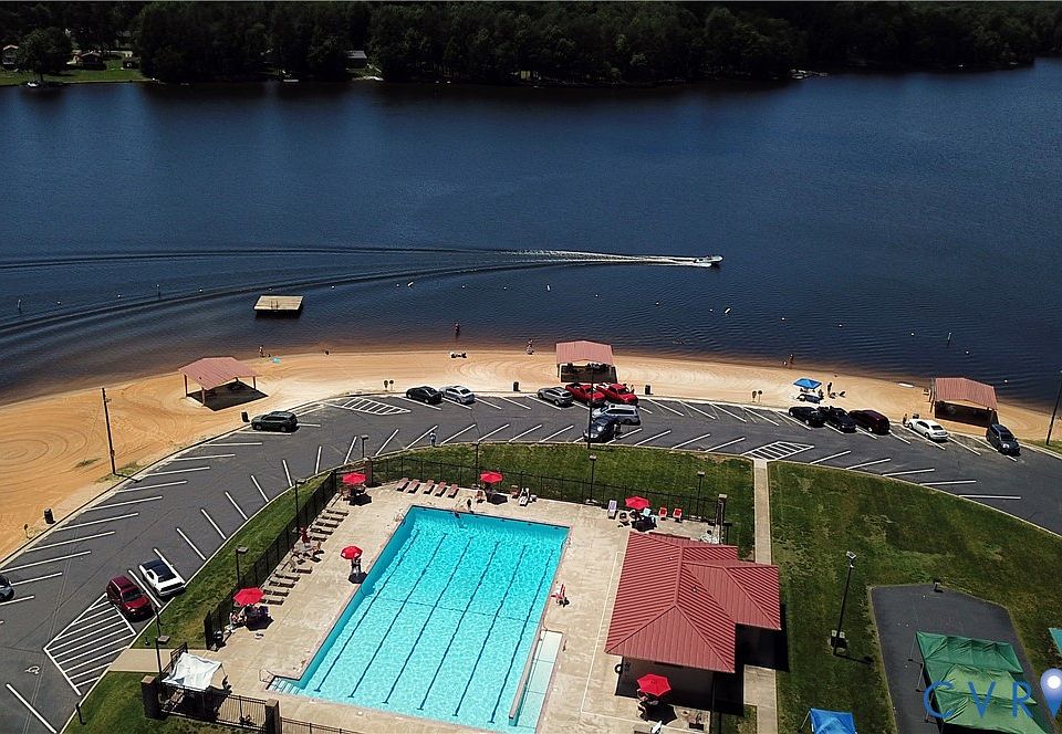 1st image of 124 Yorktown Dr