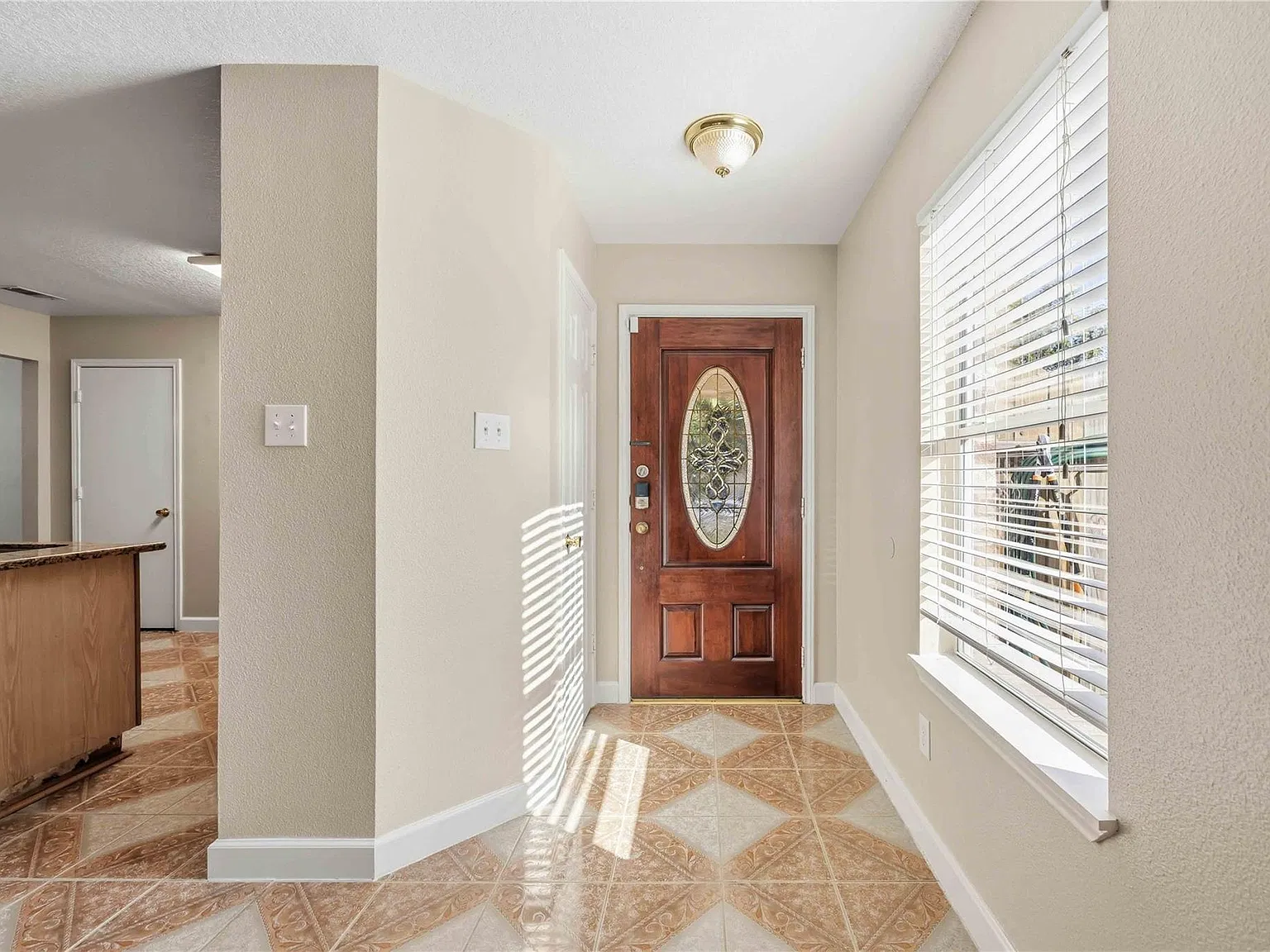 5 bed, 2.5 bath, 2690 sqft, $2,400 — Photo 3