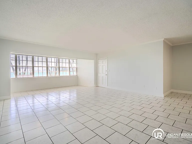 1940 Bay Dr #11 — Photo 11