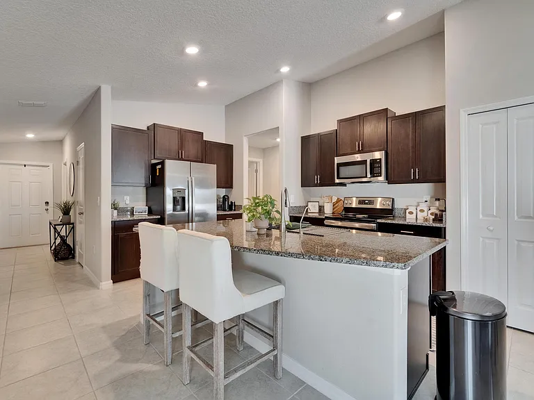 401 Royal Empress Dr — Photo 8