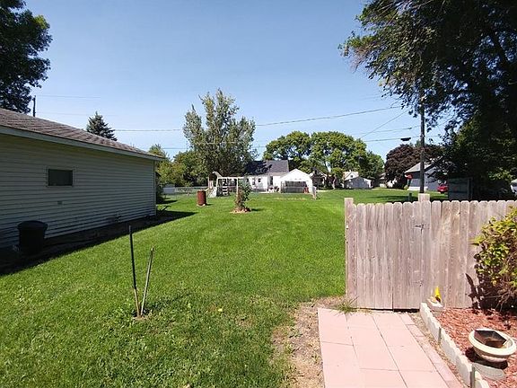 5th image of 250 W Miller St