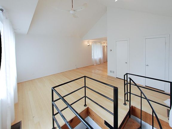 4th image of 2028 S Canalport Ave