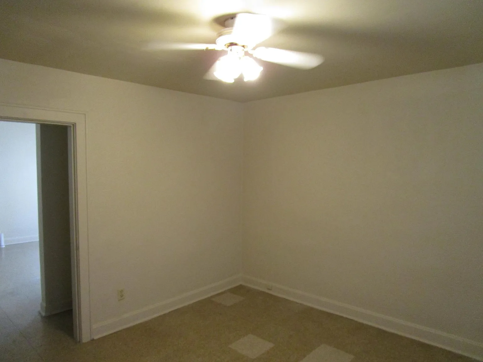 2 bed, 902 sqft, $997 — Photo 4